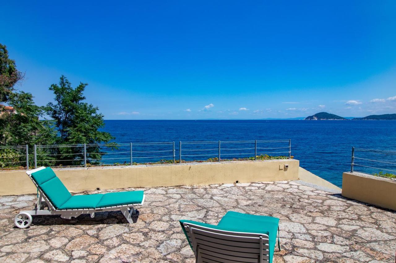 Villa Le Sprizze A Bordo Del Mare - Goelba マルチャーナ・マリーナ エクステリア 写真