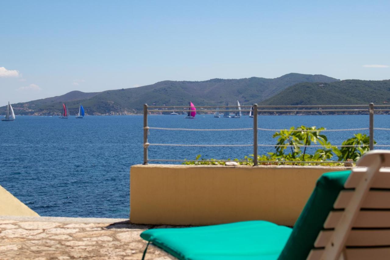 Villa Le Sprizze A Bordo Del Mare - Goelba マルチャーナ・マリーナ エクステリア 写真